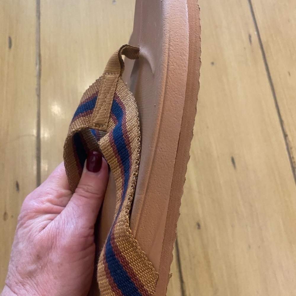 J. Crew Men’s Flip Flop Fabric Contour Sandals Blue Tan New Without Tags size 12 - Picture 3 of 9